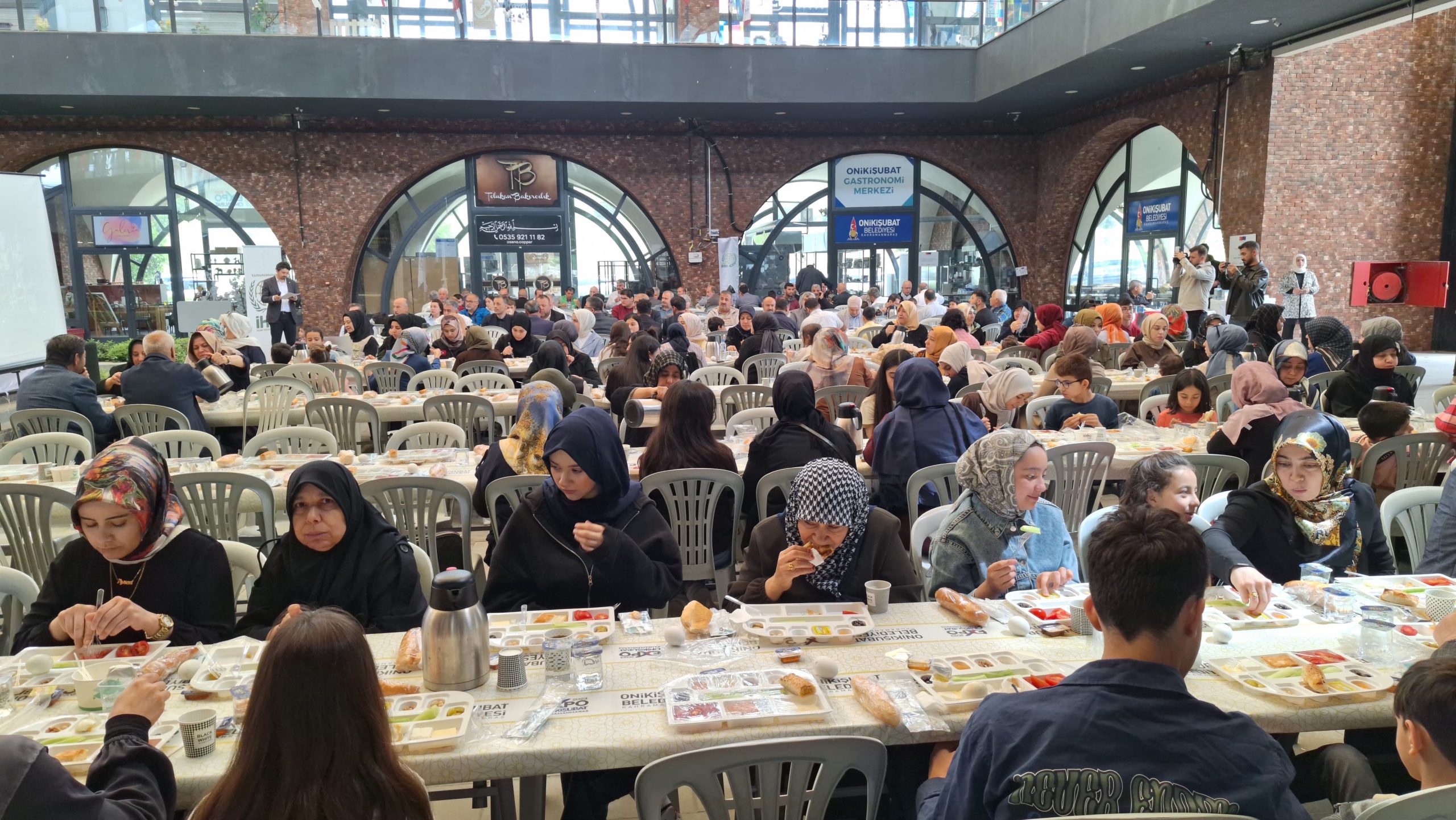 IMG_1335-scaled Onikişubat Belediyesi ve İHH, bayramda 250 yetim çocuğun yüzünü güldürecek