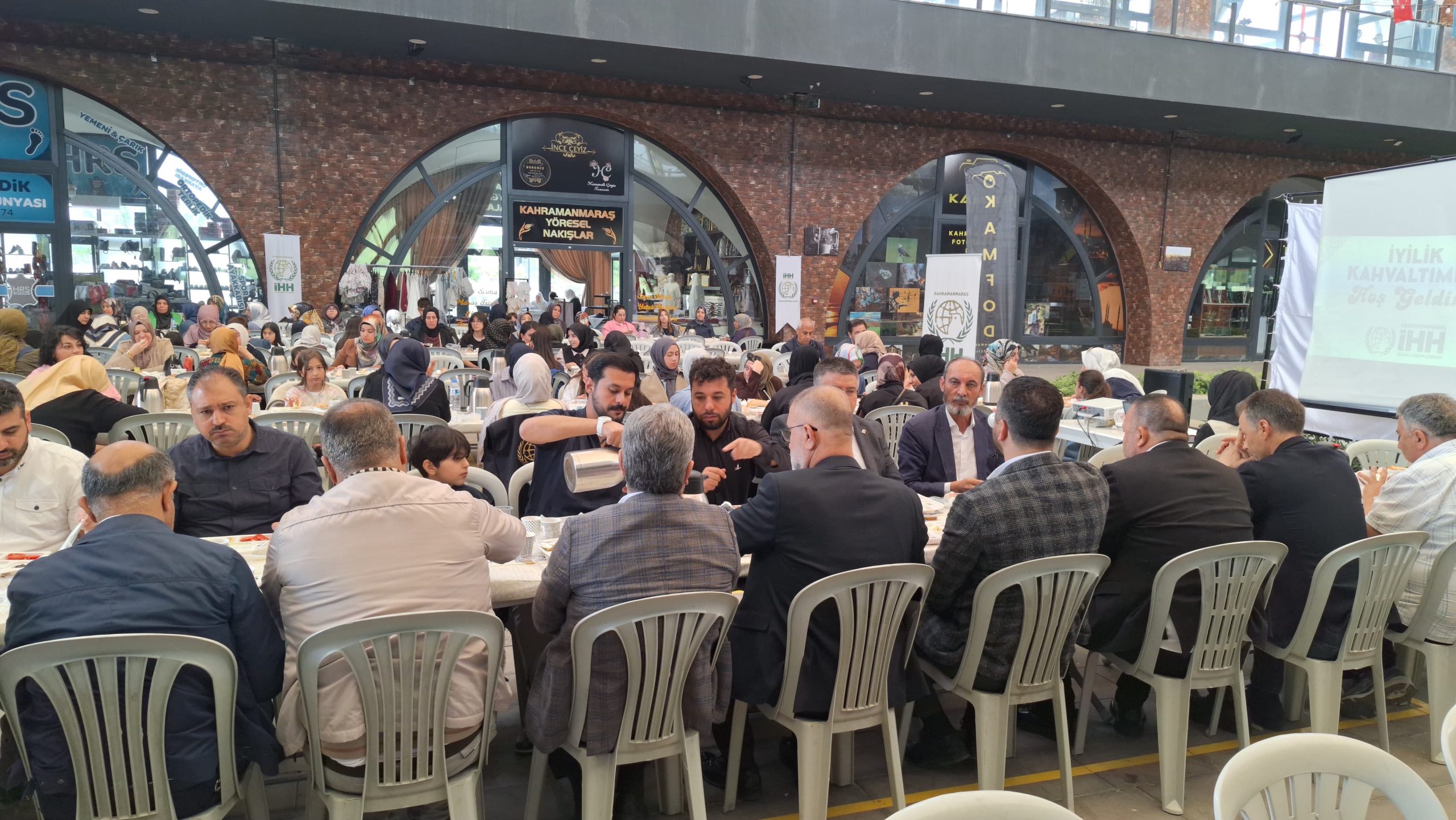 IMG_1341-scaled Onikişubat Belediyesi ve İHH, bayramda 250 yetim çocuğun yüzünü güldürecek