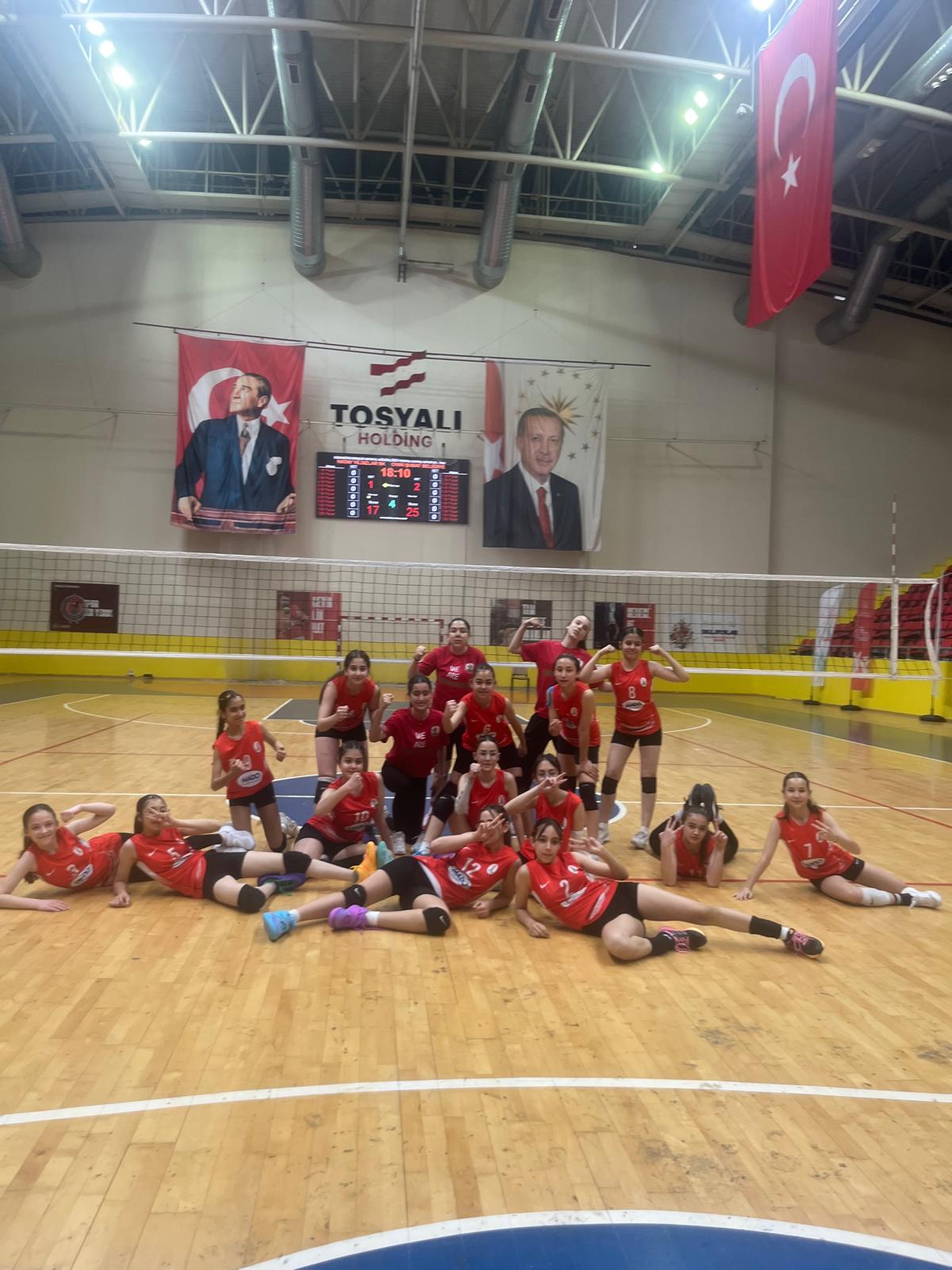 1-1 Onikişubat Belediyespor Midi Kız Voleybol Takımı Türkiye Şampiyonası Yolunda