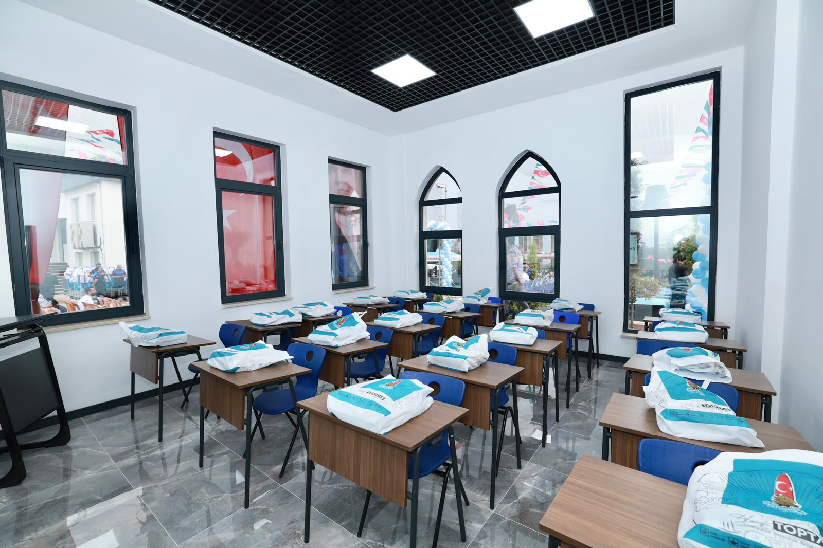1-7 Onikişubat Belediyesi’nin Kale Gençlik Merkezi yoğun katılımla hizmete açıldı