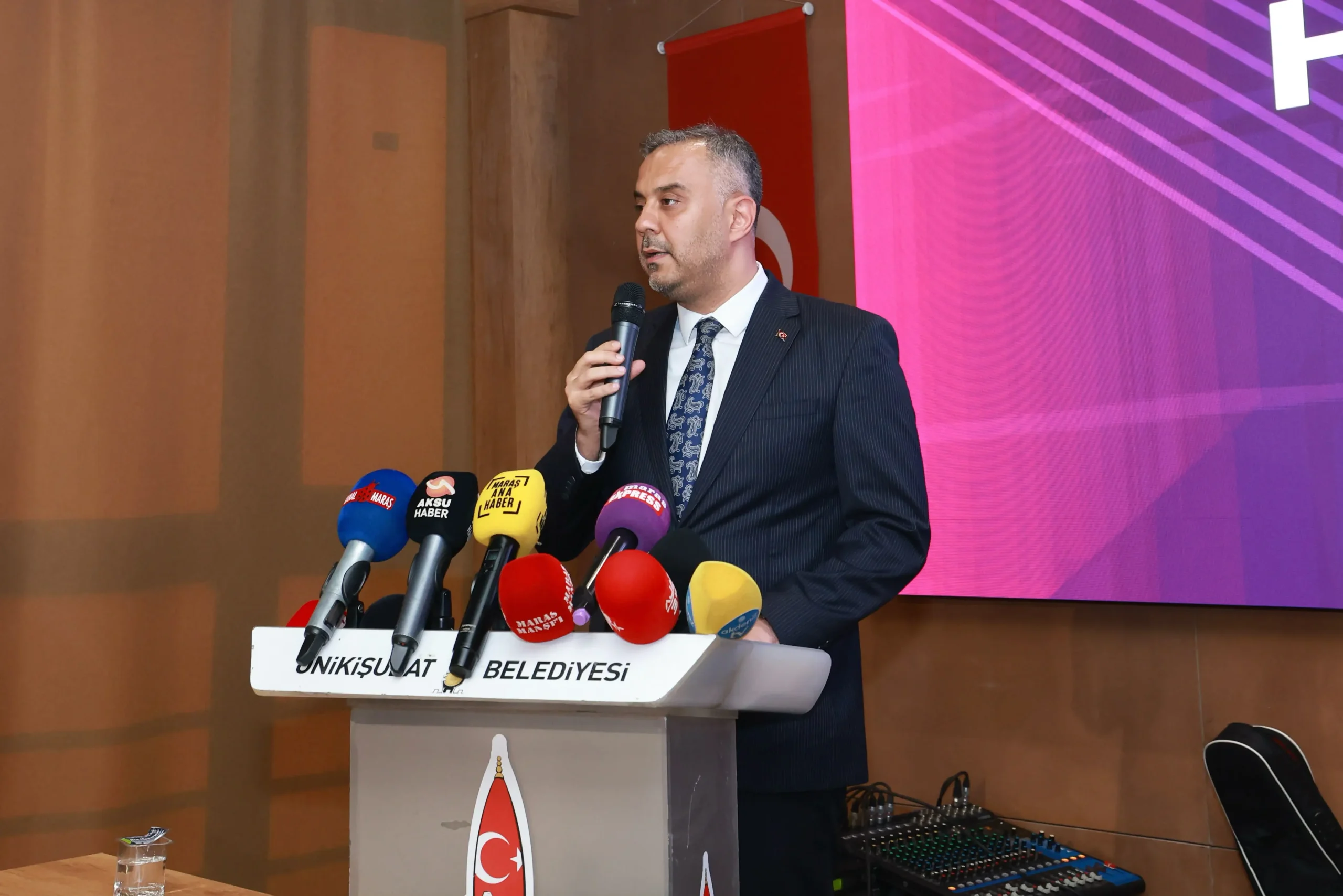 150-scaled Onikişubat Belediyesi’nin Evlilik Okulu’nu tamamlayan ilk 50 çift sertifikalarını aldı