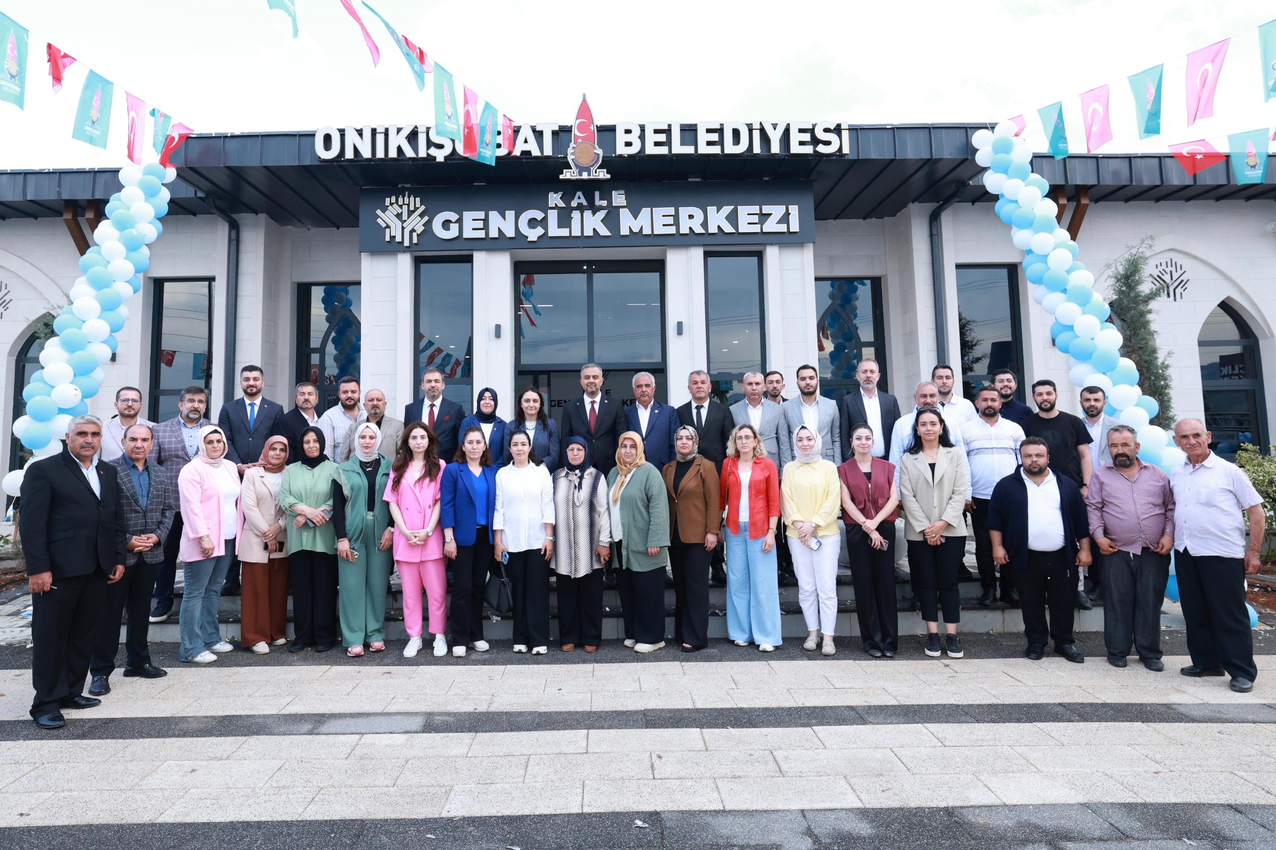 3-5-scaled Onikişubat Belediyesi’nin Kale Gençlik Merkezi yoğun katılımla hizmete açıldı