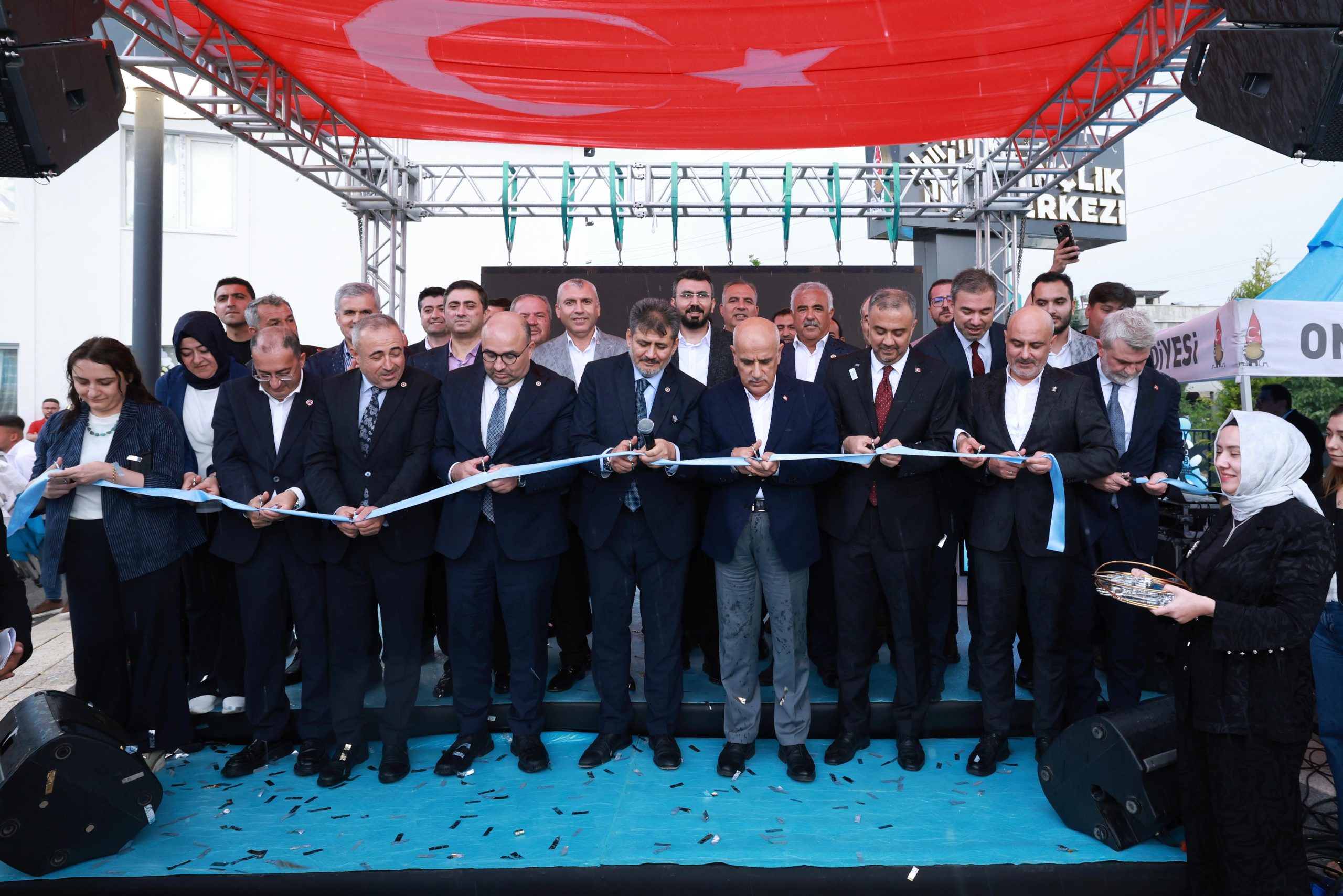 44-scaled Onikişubat Belediyesi’nin Kale Gençlik Merkezi yoğun katılımla hizmete açıldı