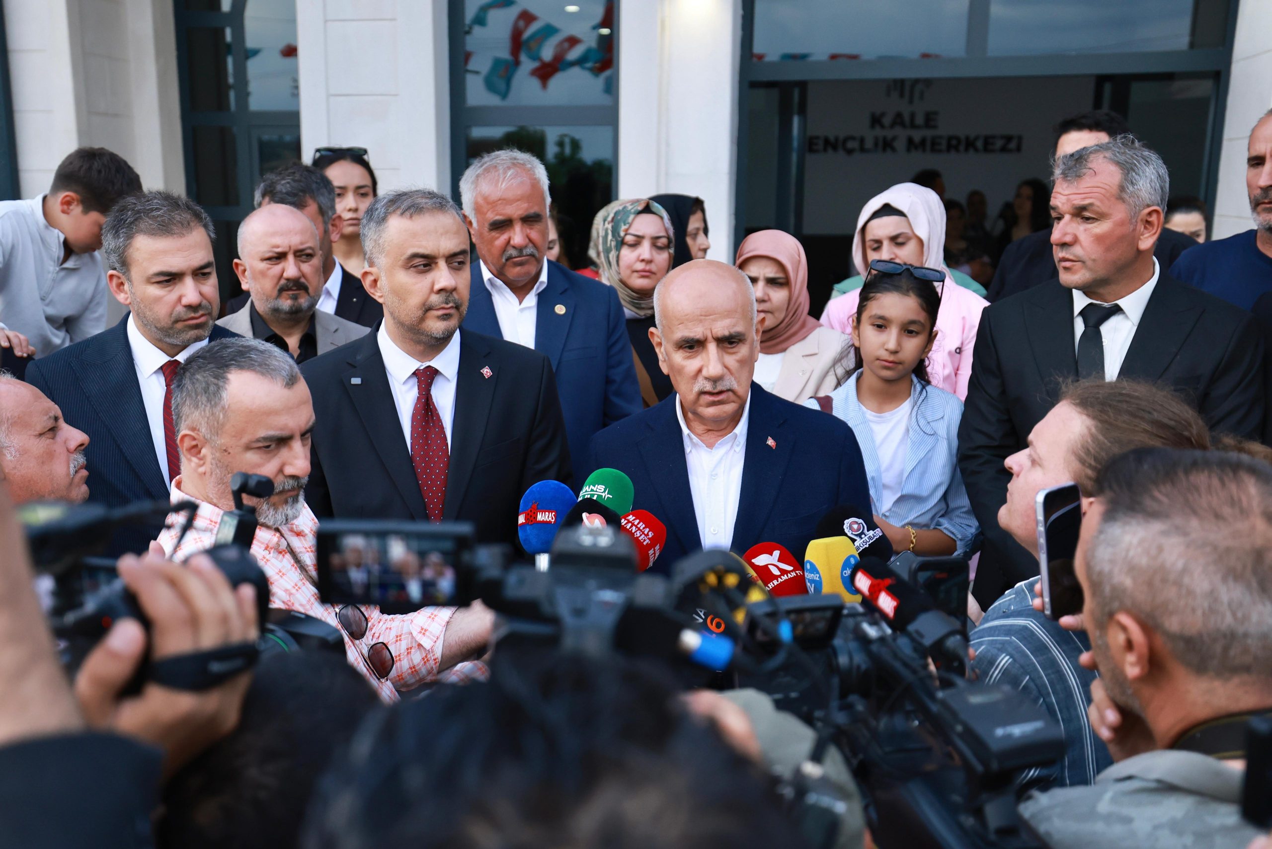 7-1-scaled Onikişubat Belediyesi’nin Kale Gençlik Merkezi yoğun katılımla hizmete açıldı
