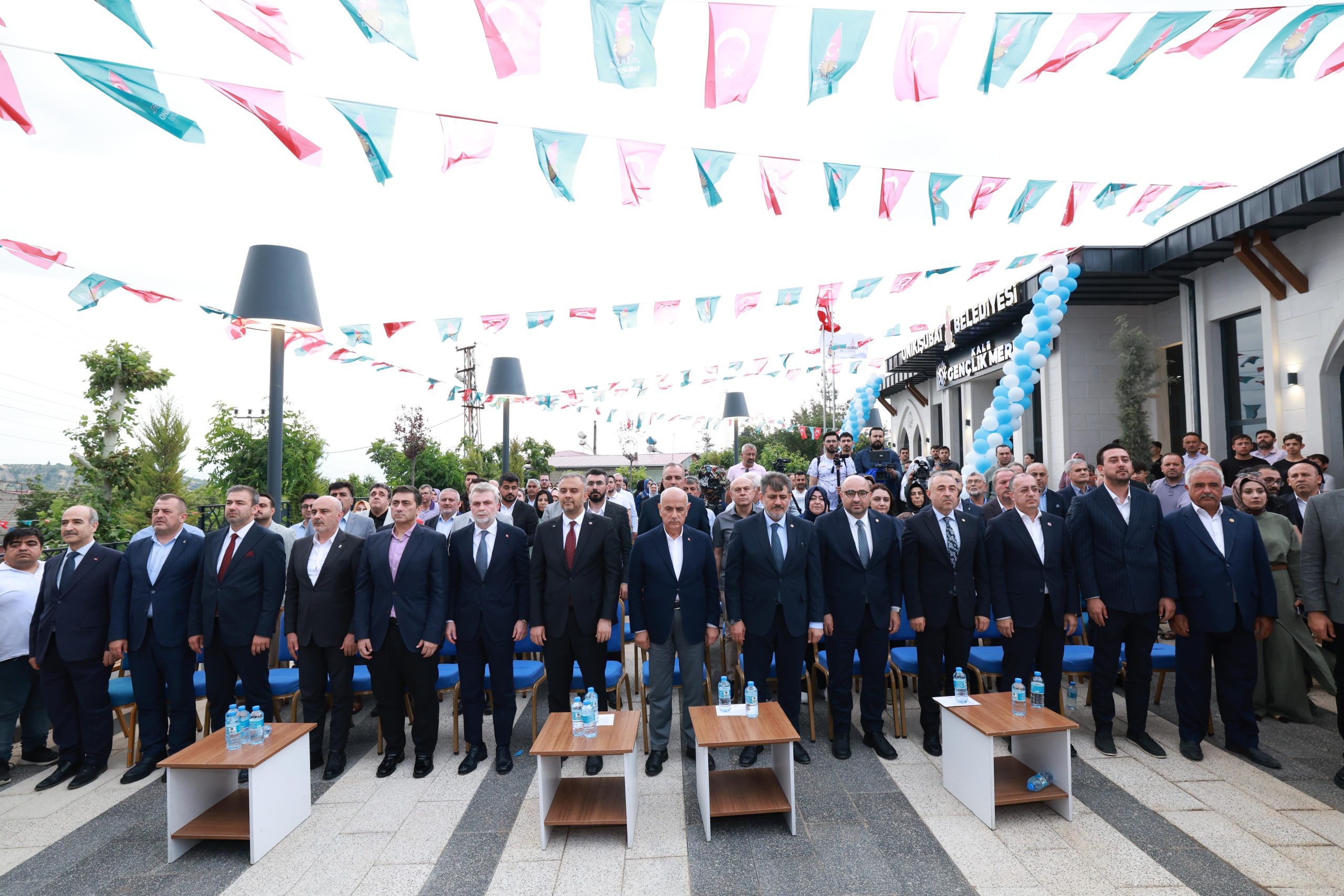 77-scaled Onikişubat Belediyesi’nin Kale Gençlik Merkezi yoğun katılımla hizmete açıldı