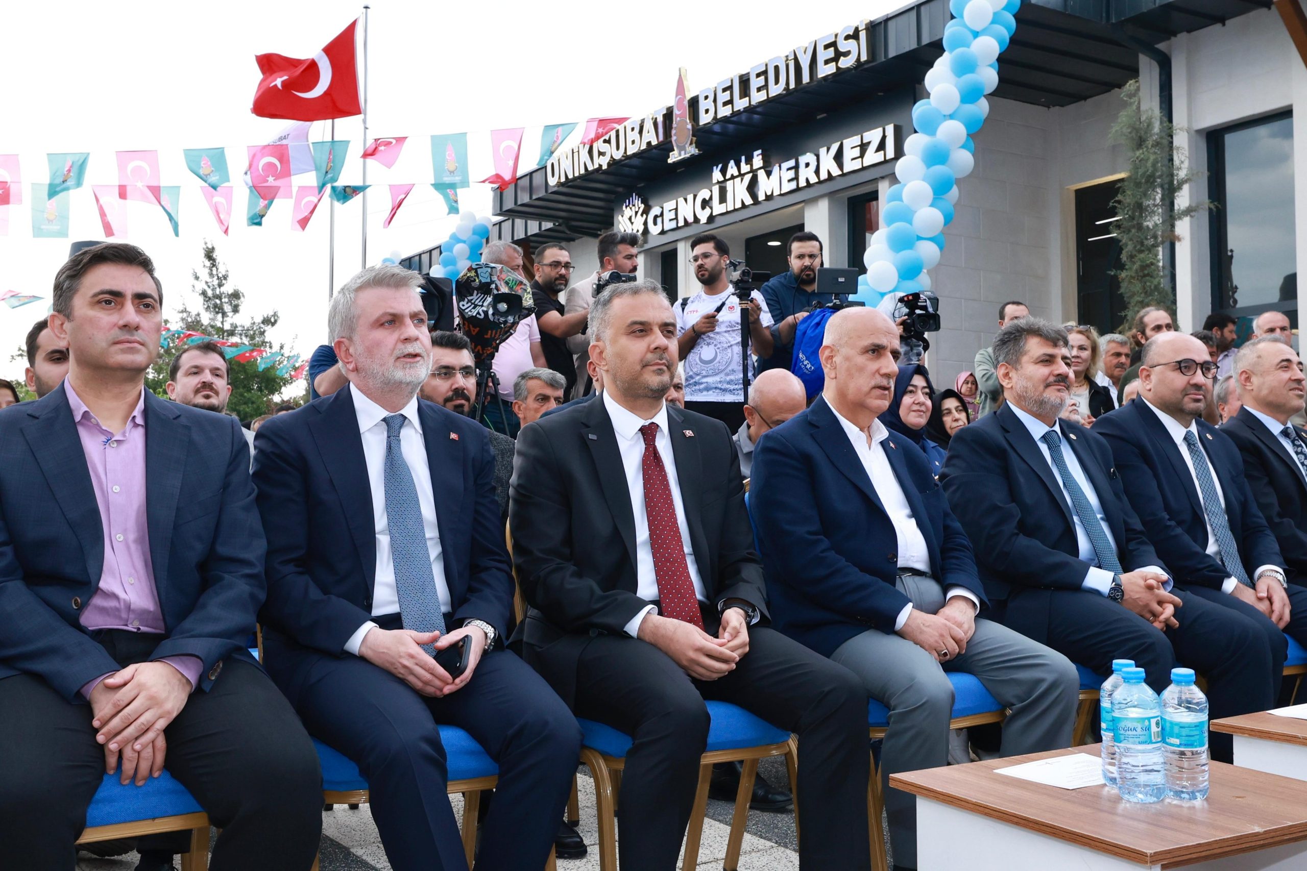 88-scaled Onikişubat Belediyesi’nin Kale Gençlik Merkezi yoğun katılımla hizmete açıldı