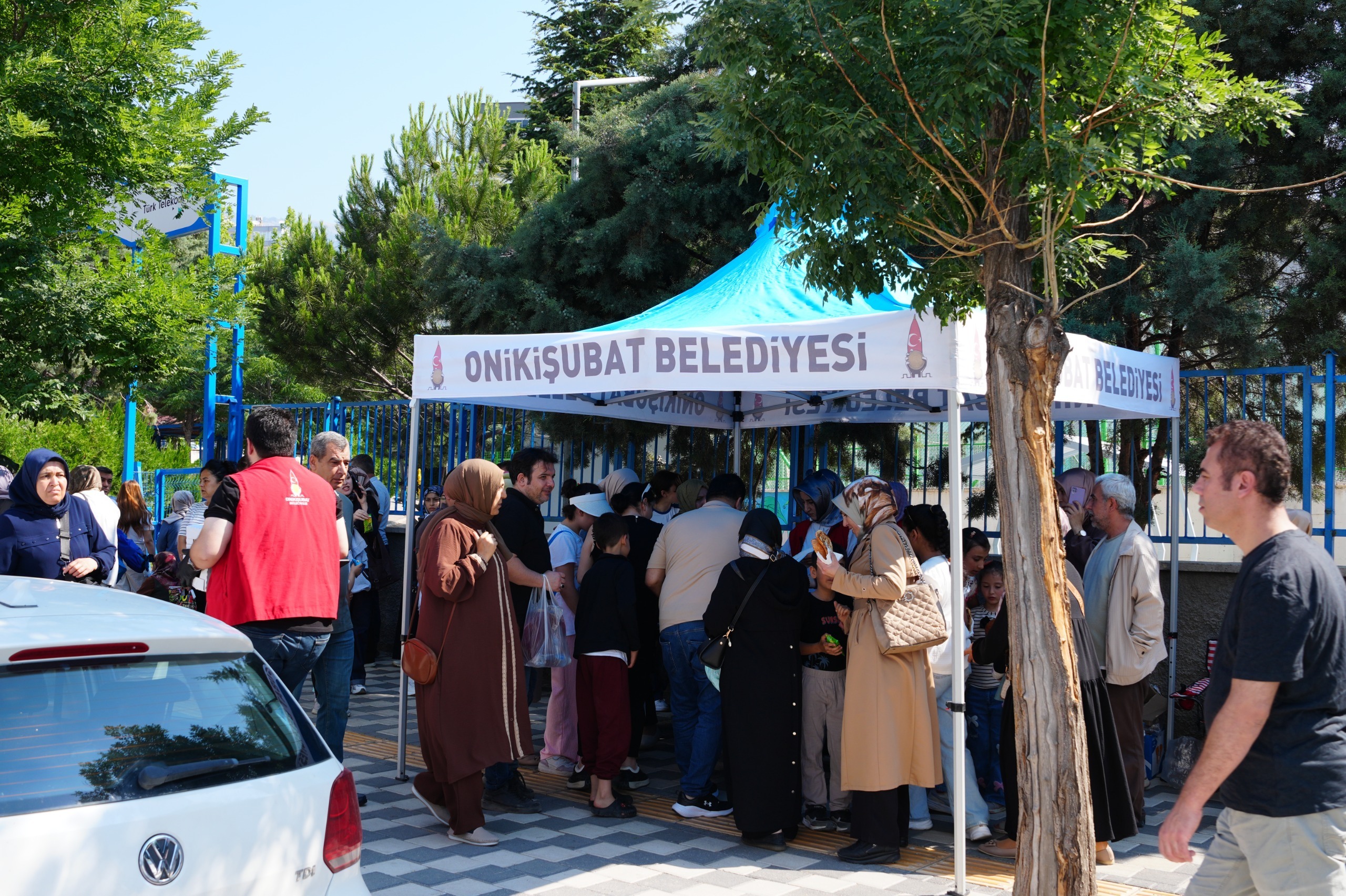 asd-1 Onikişubat Belediyesi, LGS’ye giren öğrencilerin ve ailelerinin sınav heyecanına ortak oldu