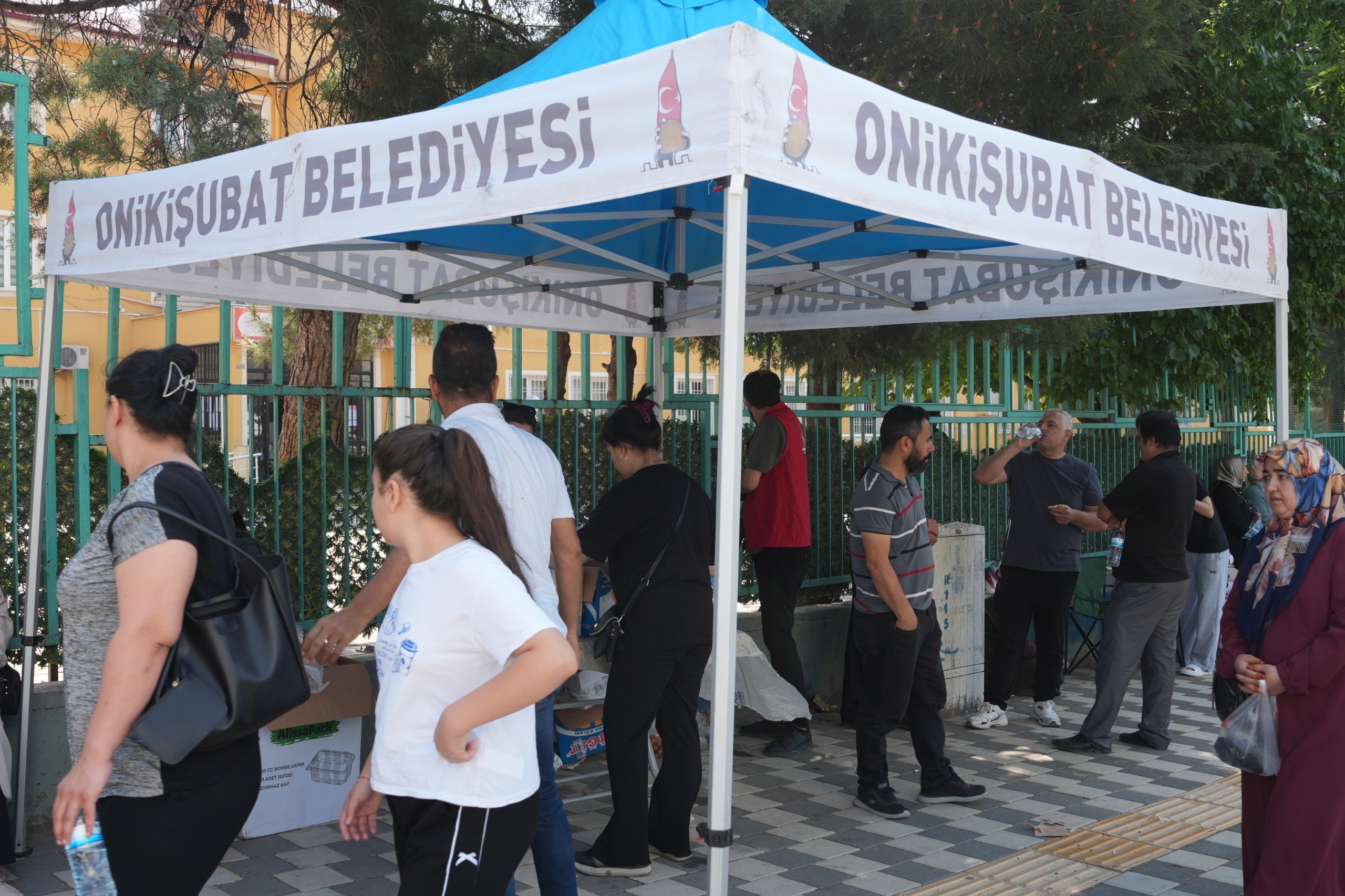 sd-1 Onikişubat Belediyesi, LGS’ye giren öğrencilerin ve ailelerinin sınav heyecanına ortak oldu