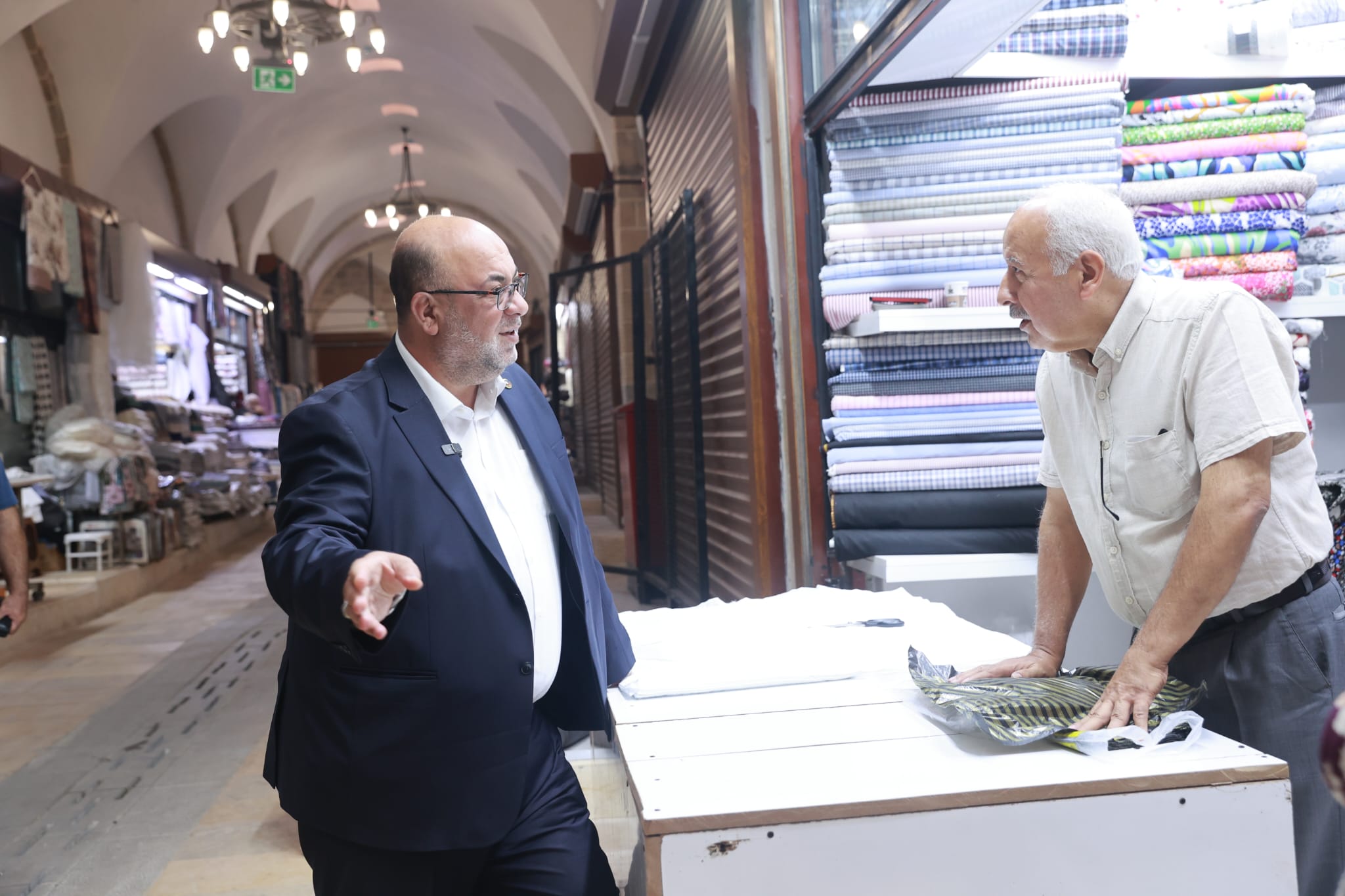 5-5 BAŞKAN AKPINAR, RESTORASYONU TAMAMLANAN TARİHÎ KAPALI ÇARŞIDA ESNAFLA BULUŞTU