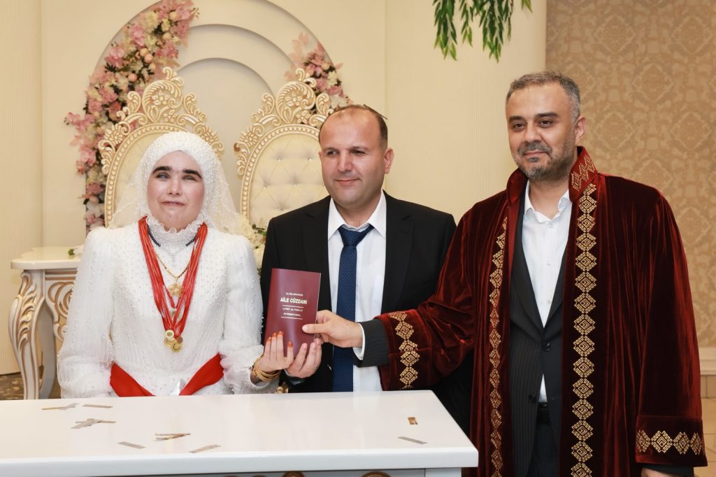 WhatsApp-Image-2026-07-04-at-22.29.20-1024x682 Kahramanmaraş’ta sevgi engel tanımadı: Doğuştan görme engelli iki öğretmen hayatlarını birleştirdi