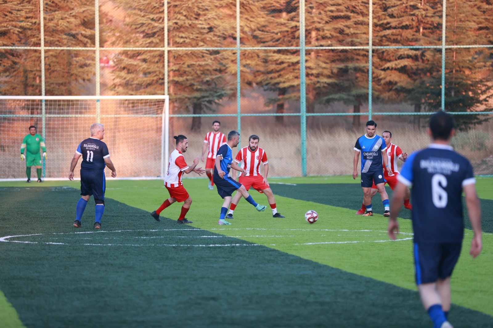 2-7 KAHRAMANMARAŞ’TA KURUMLAR ARASI FUTBOL TURNUVASI HEYECANI SÜRÜYOR