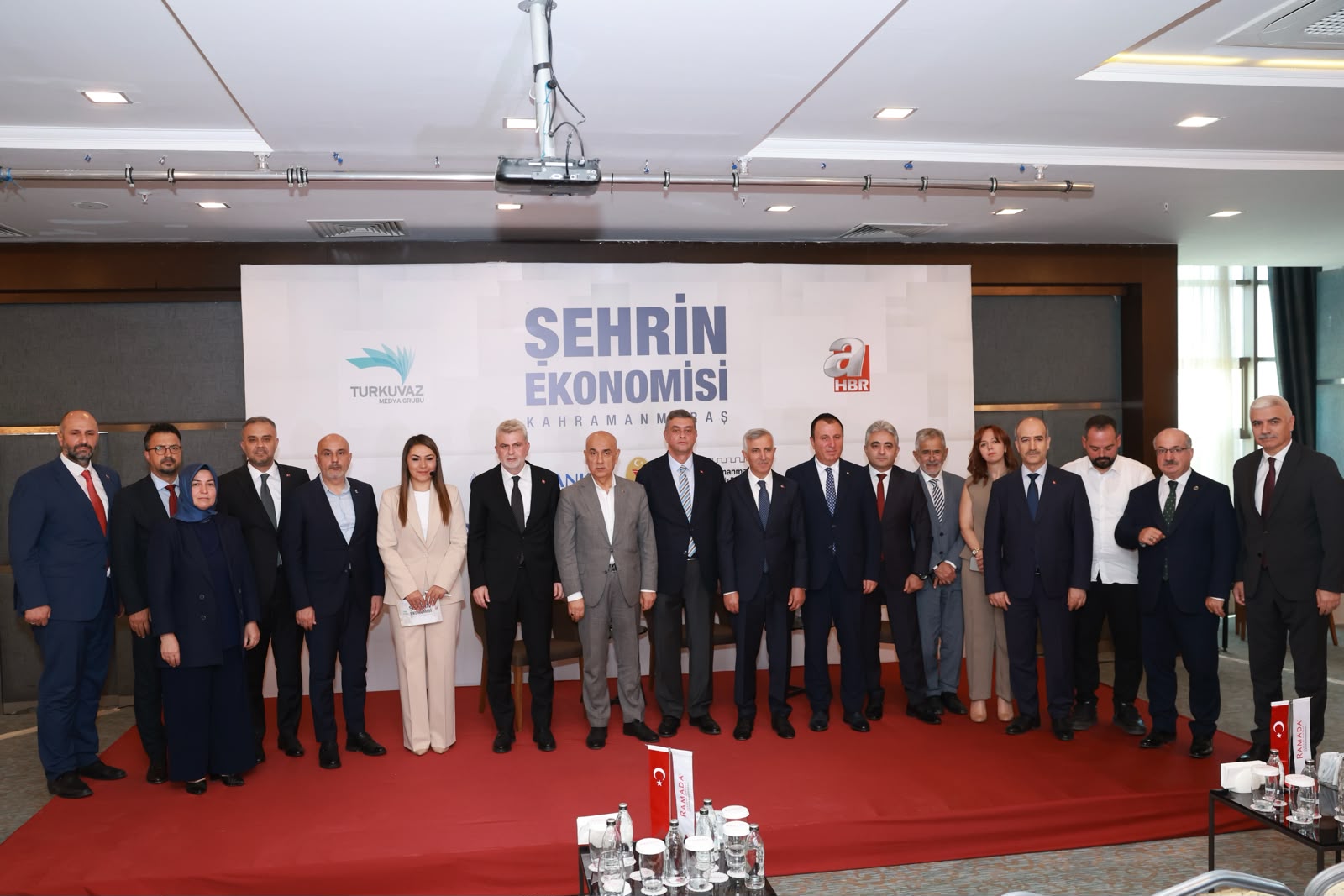 6 Başkan Toptaş, Şehrin Ekonomisi Zirvesi’nde Onikişubat’ın kalkınma vizyonunu anlattı
