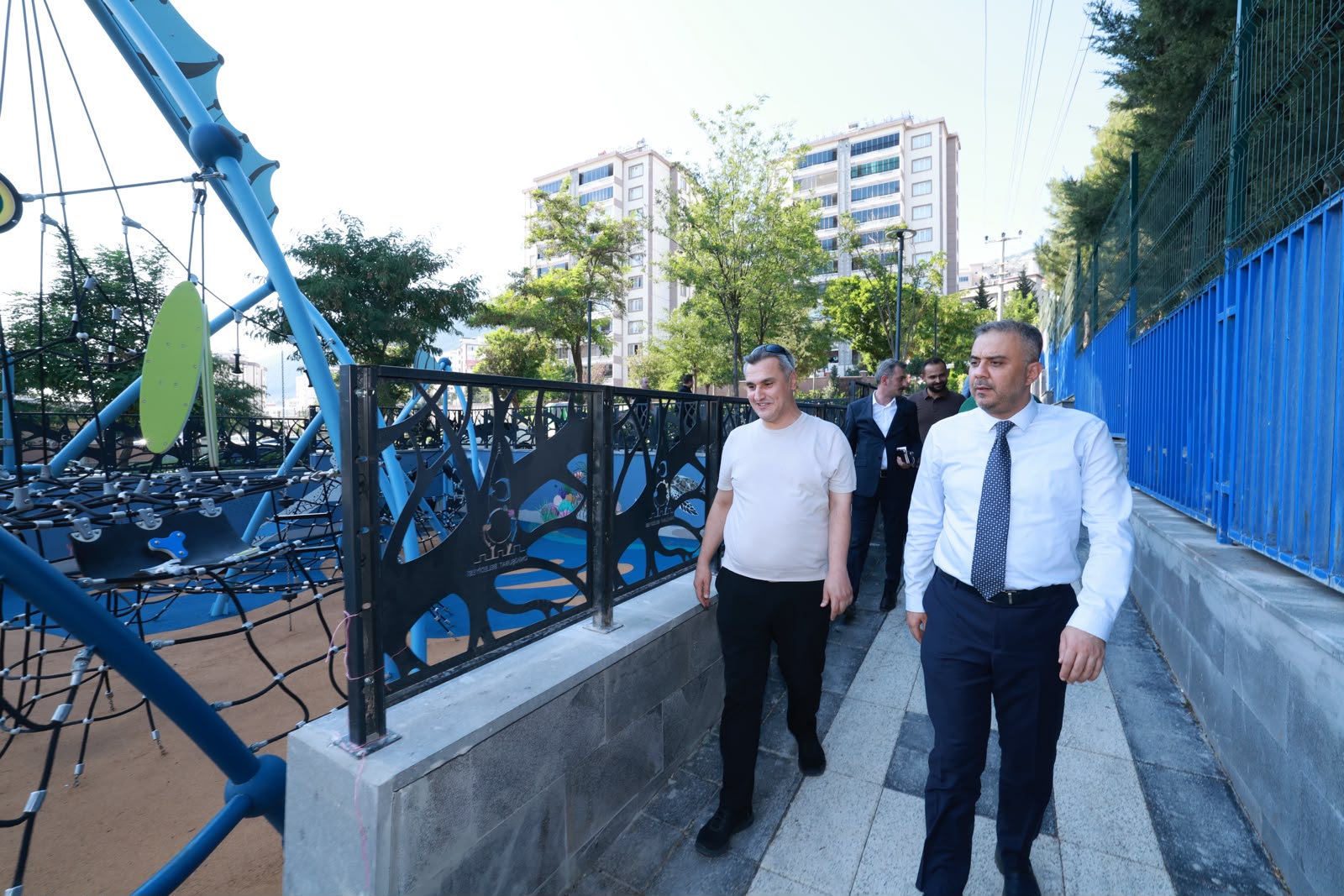 7 Başkan Toptaş, mahallelerin yaşam kalitesini artıran parkları ziyaret etti