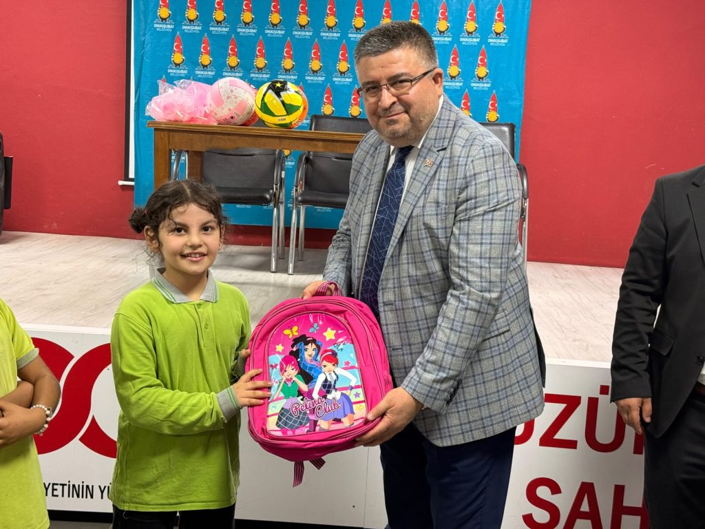 01-1024x768 Onikişubat Belediyesi’nden kırsal mahallelerdeki 8 bin öğrenciye kırtasiye seti desteği