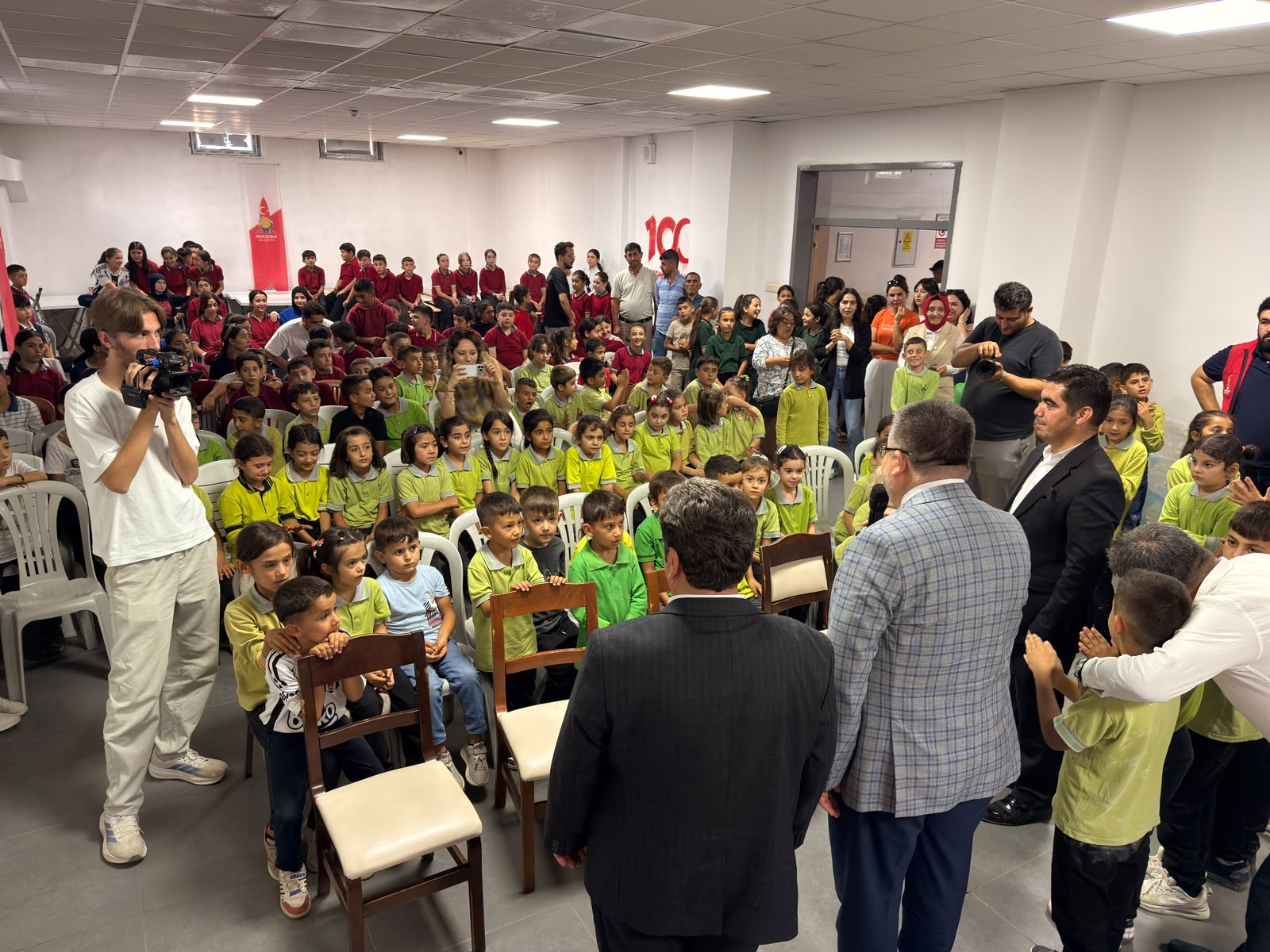 2-3 Onikişubat Belediyesi’nden kırsal mahallelerdeki 8 bin öğrenciye kırtasiye seti desteği
