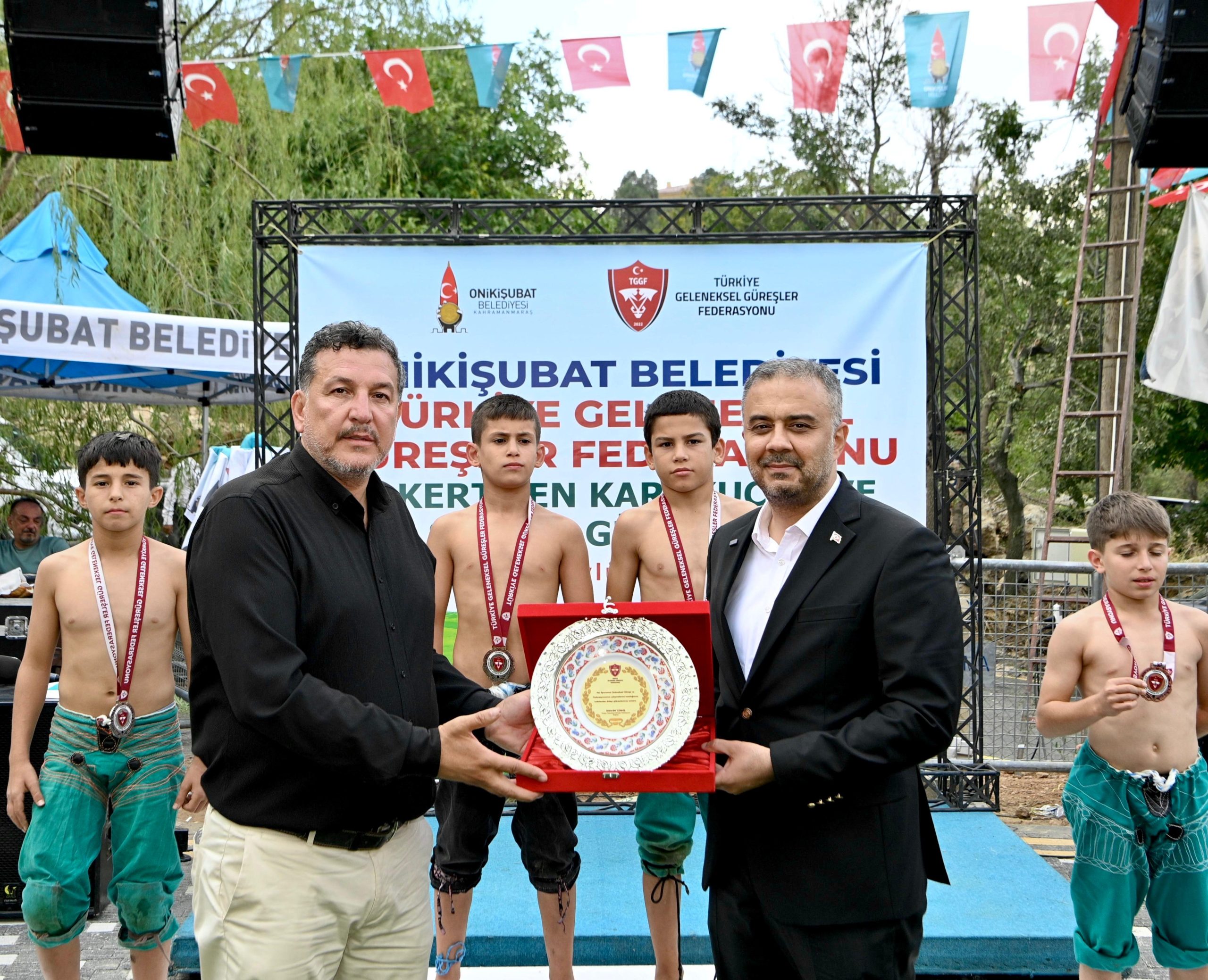 5-6-scaled 20 yıl sonra Kertmen’de kurulan er meydanının başpehlivanları belli oldu