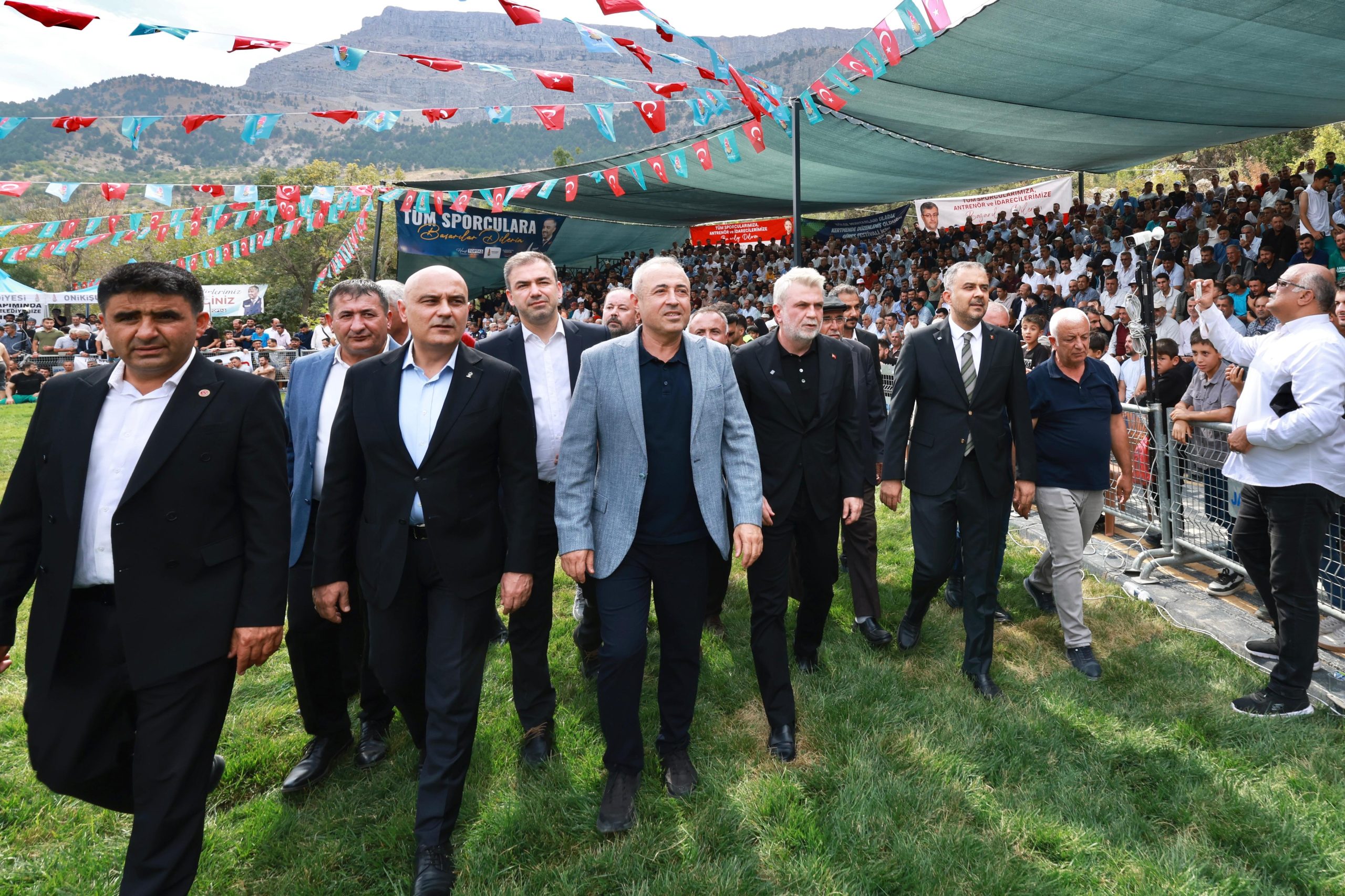 7-3-scaled 20 yıl sonra Kertmen’de kurulan er meydanının başpehlivanları belli oldu