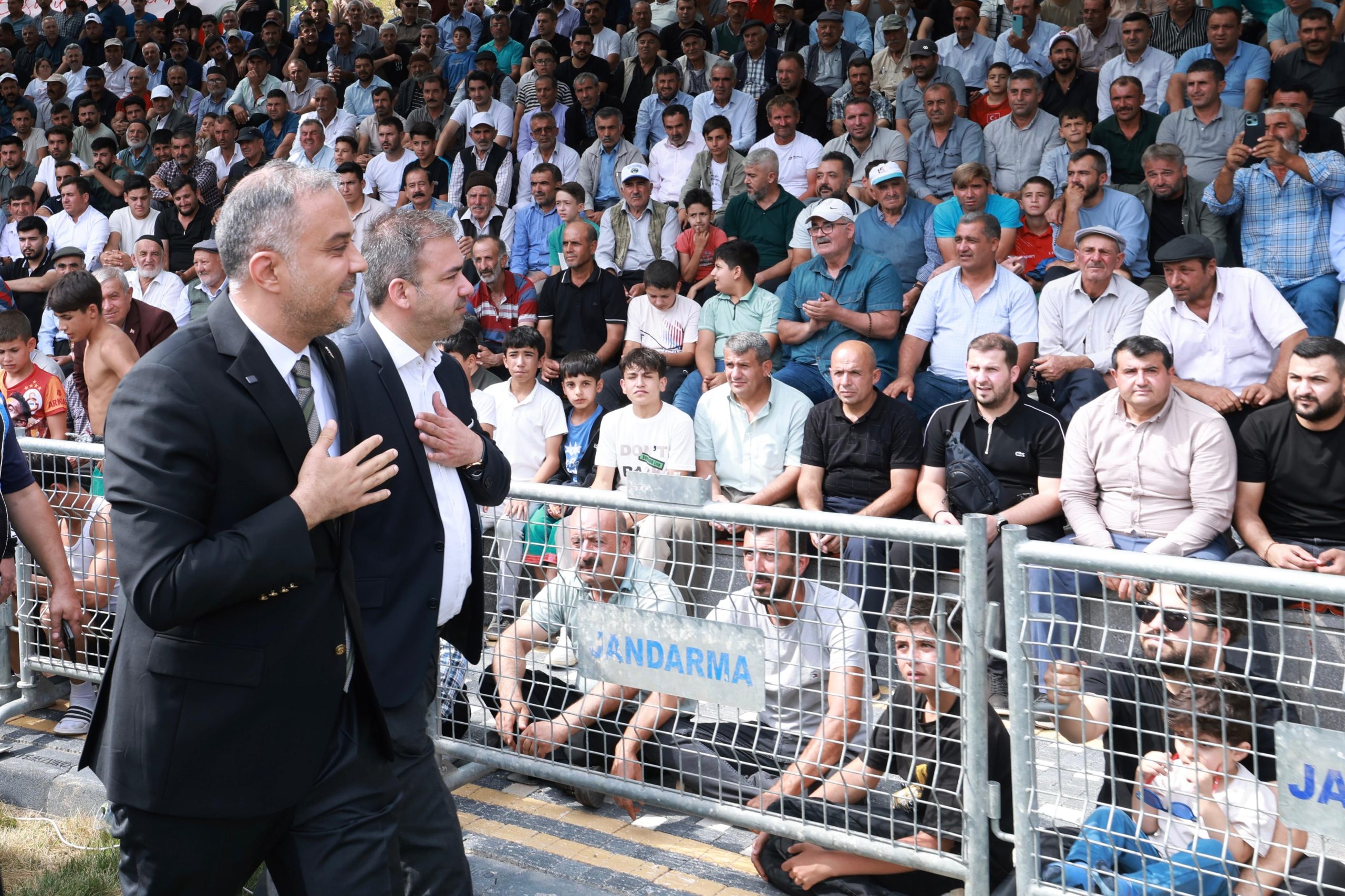 8-1-scaled 20 yıl sonra Kertmen’de kurulan er meydanının başpehlivanları belli oldu