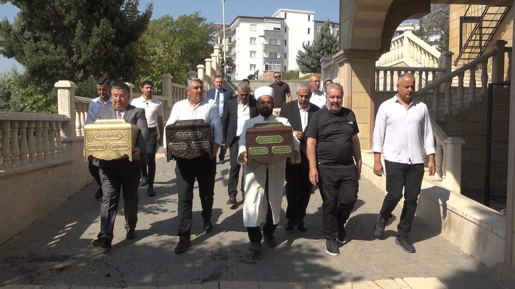 IMG_1811-1024x576 Kabe Örtüleri ve Mukaddes Emanetler Kahramanmaraş’a ulaştı